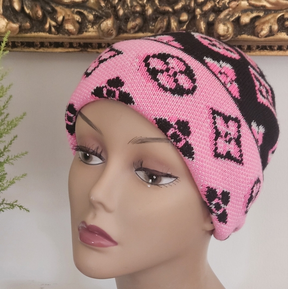 Louis Vuitton Pink Black Wool 3D Monogram Beanie NWT - Picture 16 of 17